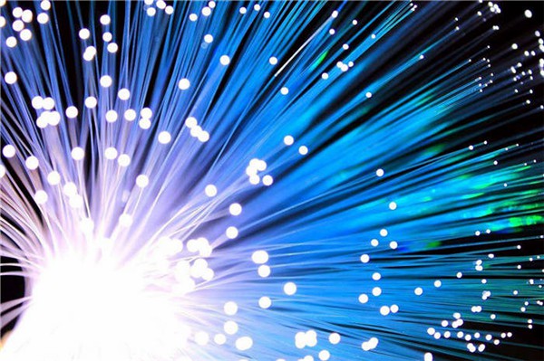 高速光通讯用特种光纤及模块知足5G高速率高带宽低延时的传输需要